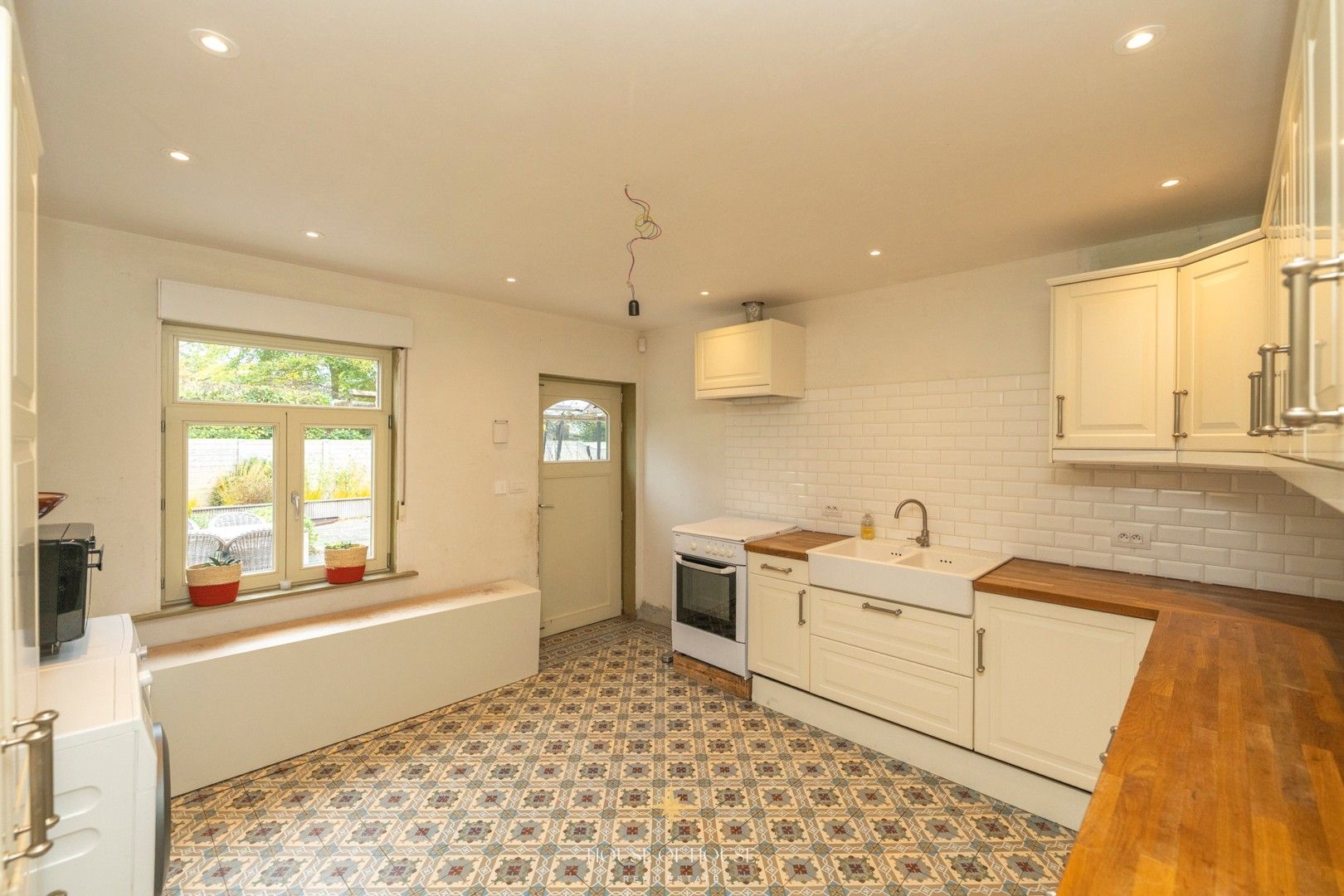 Sfeervolle pastoriewoning met uitzonderlijk potentieel zonder renovatieverplichting foto 12