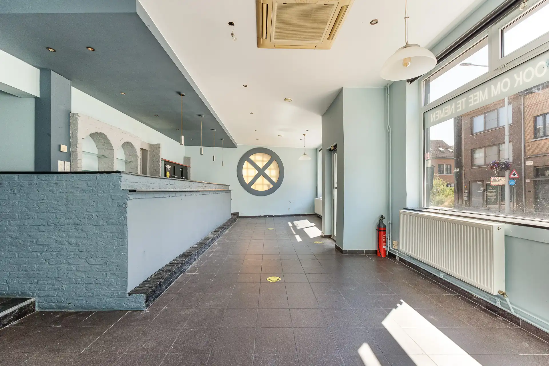 Te renoveren halfopen bebouwing: handel & appartement foto 5