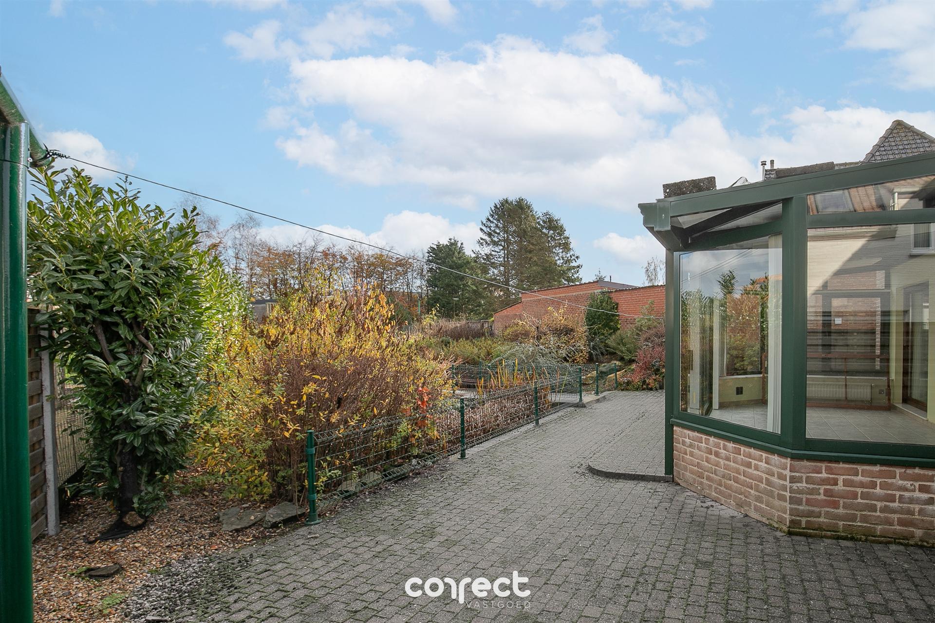 Instapklare open bebouwing met garage, ruime tuin met werkplaats/stallingen. foto 15