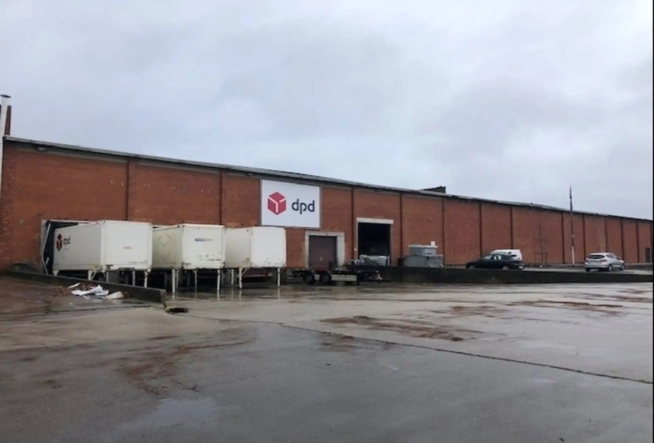 Magazijn met 5 loskades foto 4