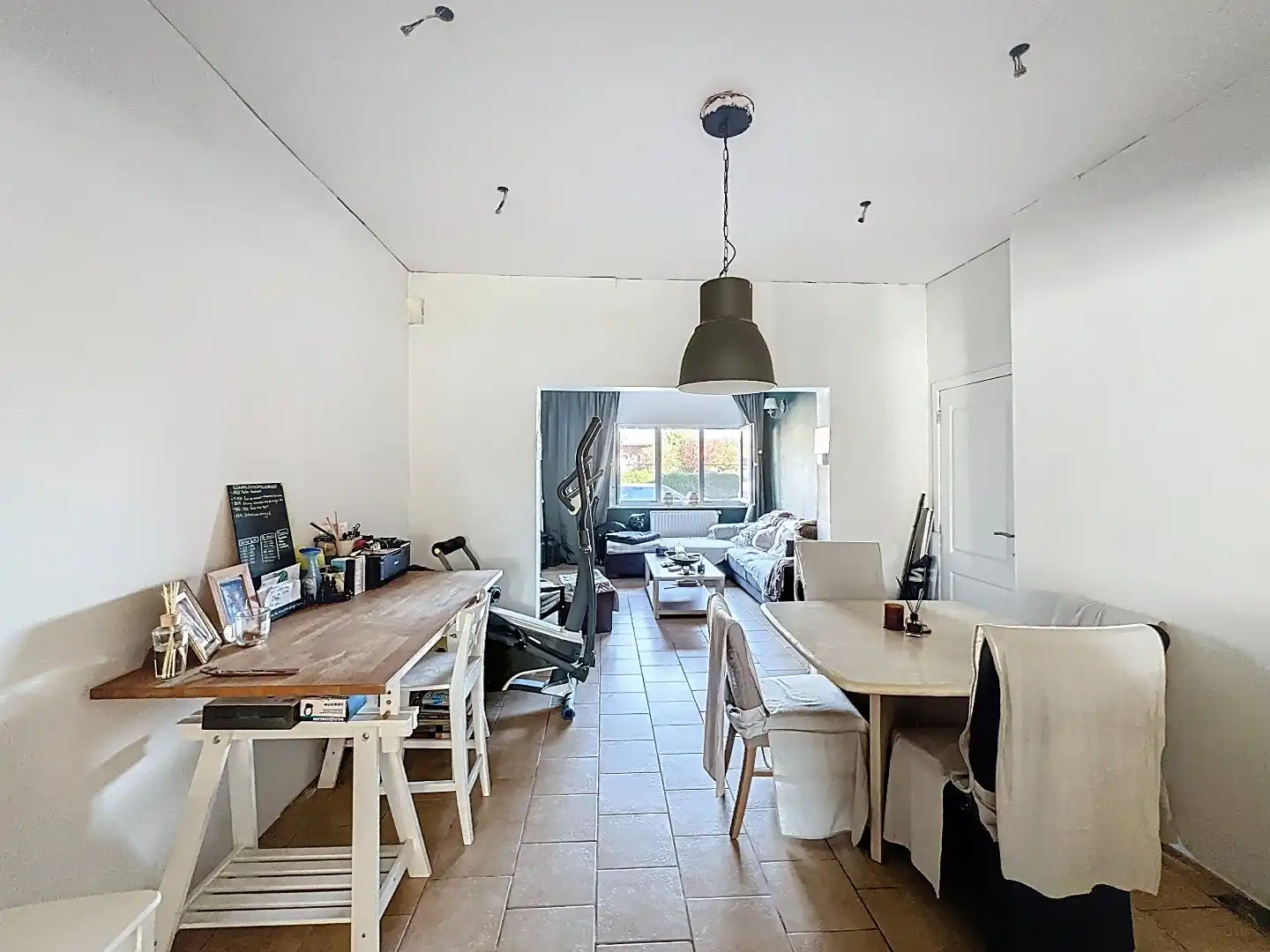 Hoofdfoto van de publicatie: Ruime Gezinswoning met Zonnige Tuin en Renovatiepotentieel