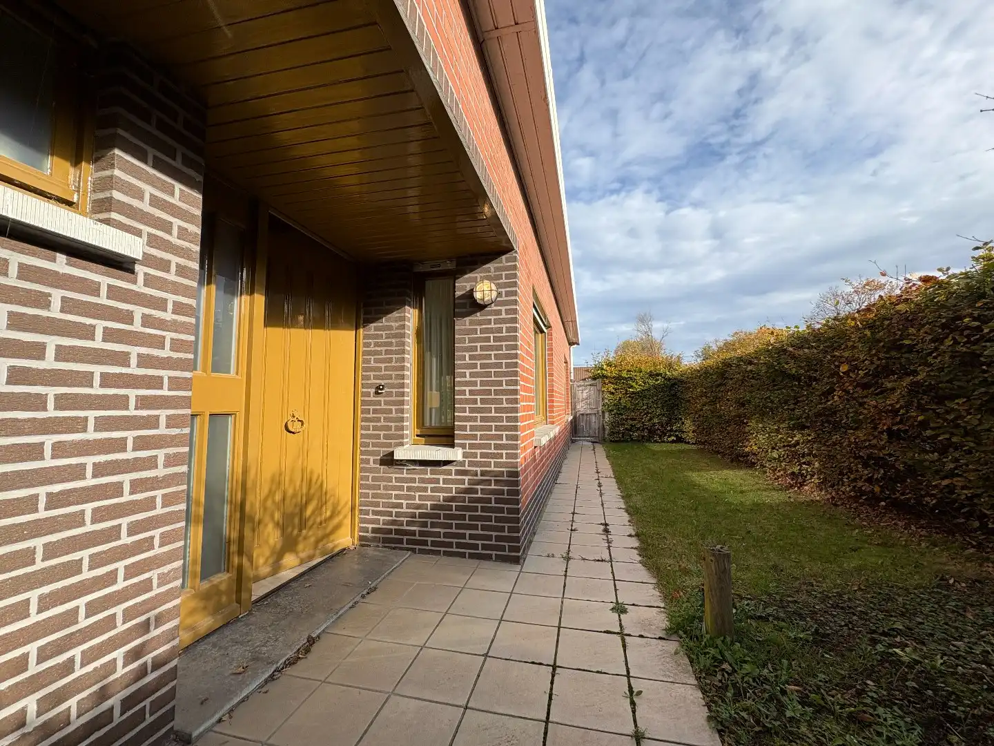 Ruime en goed onderhouden bungalow met zonnige tuin– Elverdinge dorpskern. Opp: 884m². foto 4