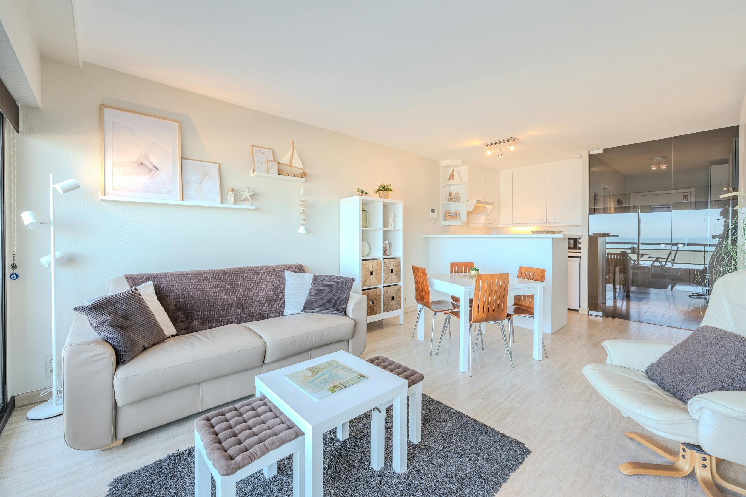 Lichtrijke studio met terras en fenomenaal frontaal zeezicht te koop! foto 3