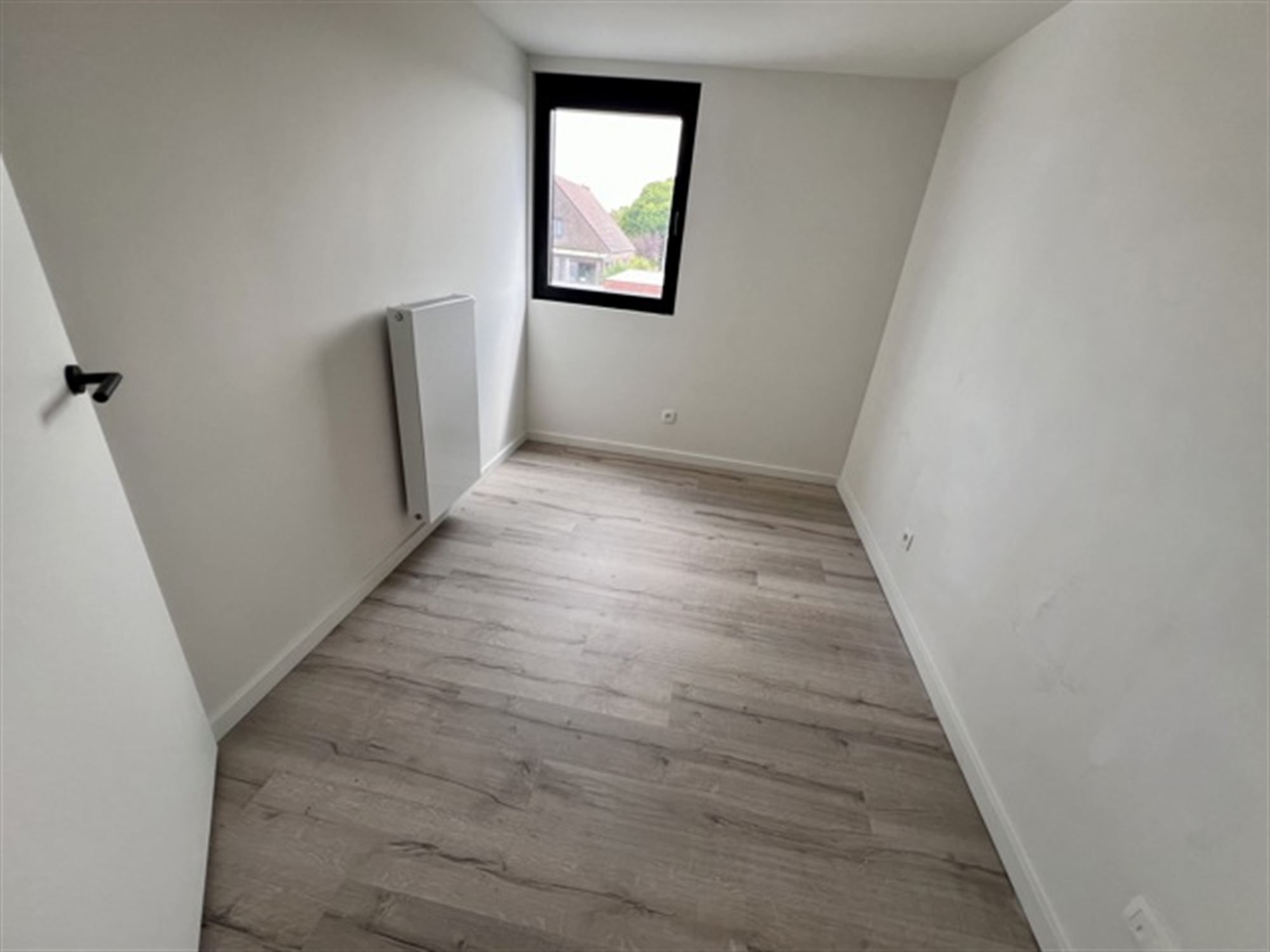 Gerenoveerde woning met 3 slaapkamers en tuin foto 27