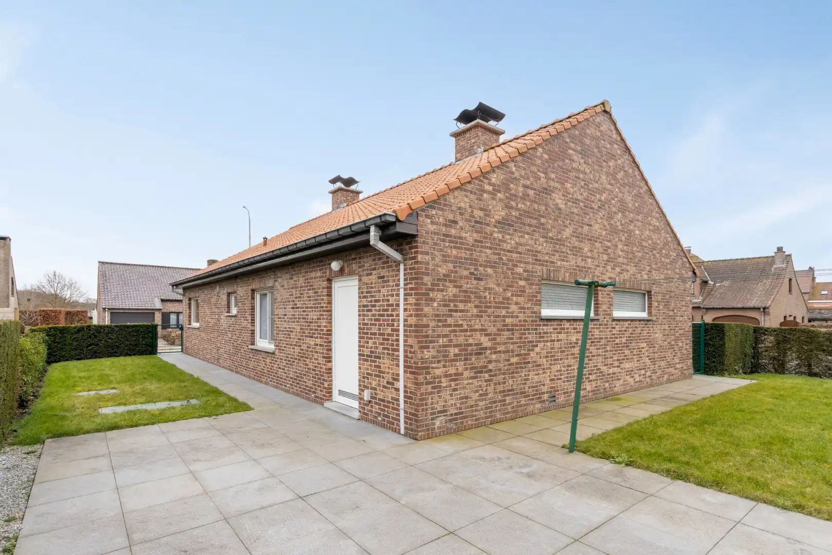 Uiterst verzorgde, gelijkvloerse villa met 2 slaapkamers en ruime garage! foto 24