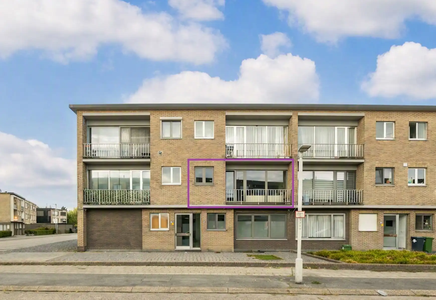 Appartement op de eerste verdieping – incl. garage met oprit foto {{pictureIndex}}