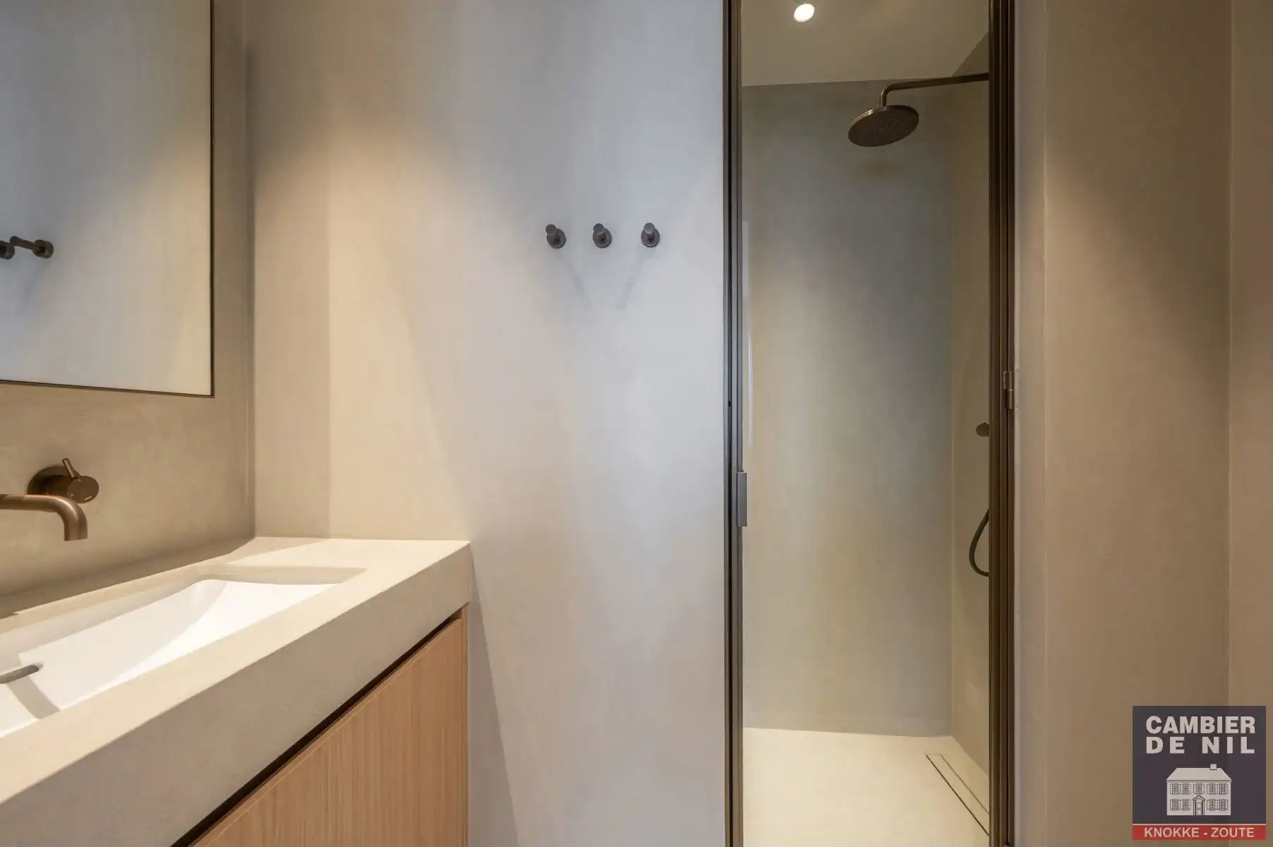 Schitterend afgewerkte nieuwbouwwoning, zeer centraal gelegen, op enkele passen van de groentemarkt foto 16