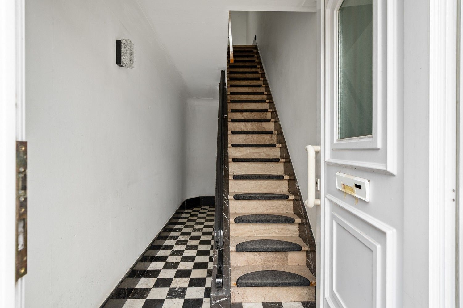 Magazijn met woonst en een 1 slaapkamer appartement te Deurne! foto 18