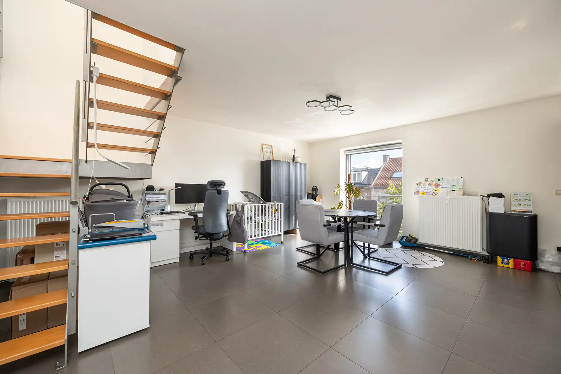 Duplexapp. met terras,  2slp + garagebox te huur in Merksem foto 3