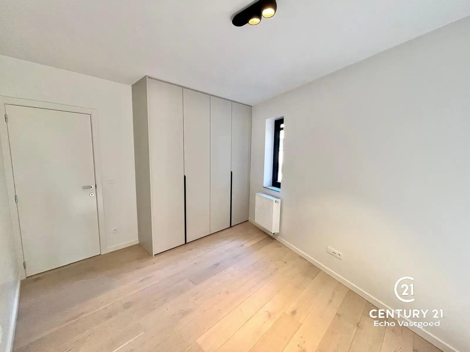 Recent, luxe appartement met 2 slpks, terras en autoplaats foto 12