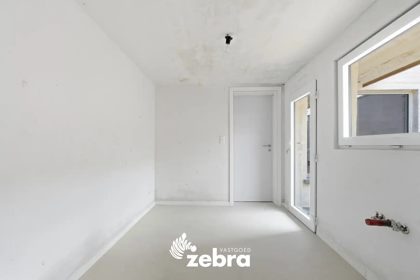 Gerenoveerde woning met 3 slaapkamers en tuin te Oostrozebeke! foto 9