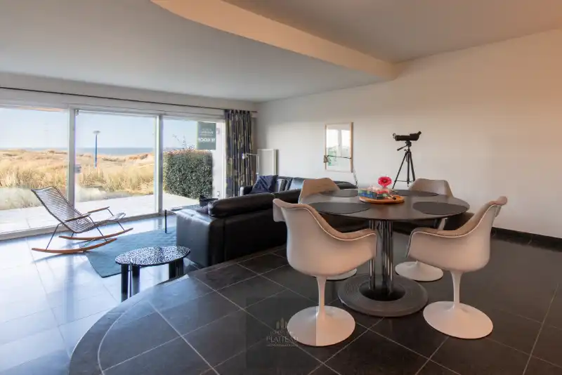 Uitzonderlijk doorloop-appartement aan het strand van Groenendijk. foto 4