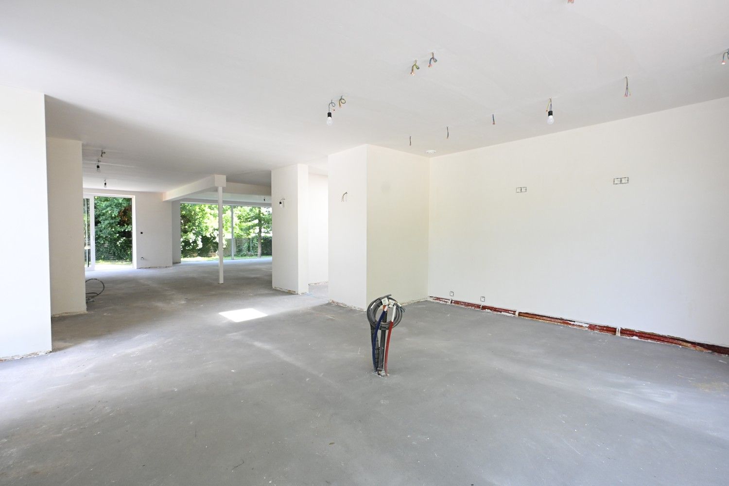 Exclusieve villa met zwembad en topafwerking op 16a50ca in Maasmechelen foto 8