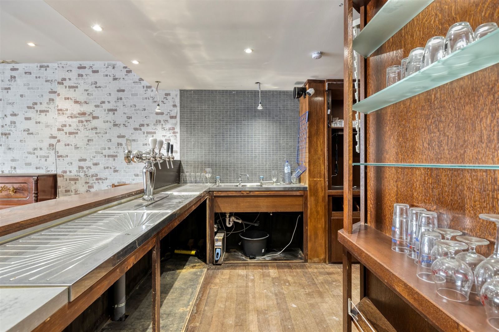 Instapklare horecazaak met tal van mogelijkheden op een centrale locatie! foto 7