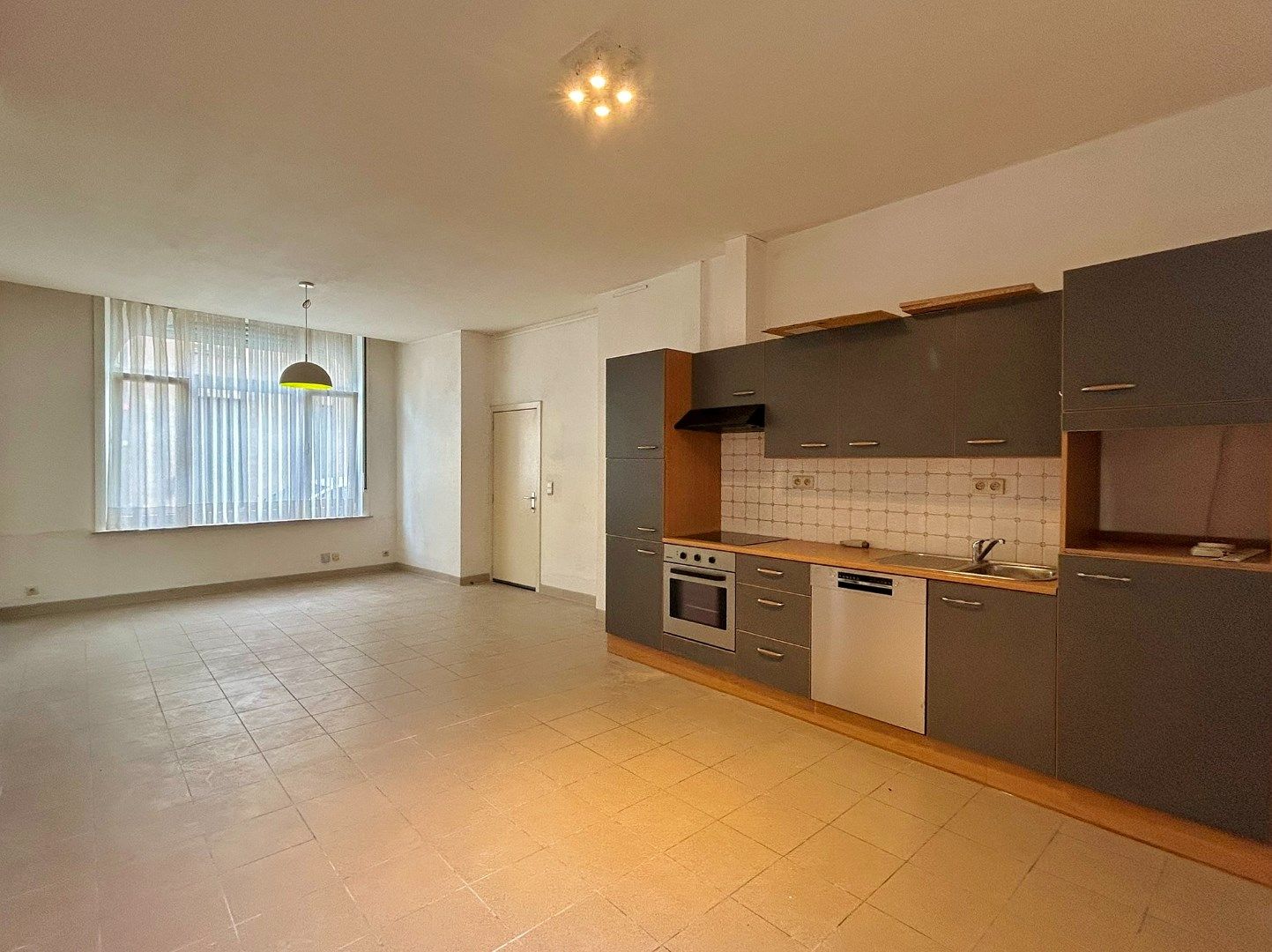 Duplex-appartement met terras in het centrum van Ieper foto 3