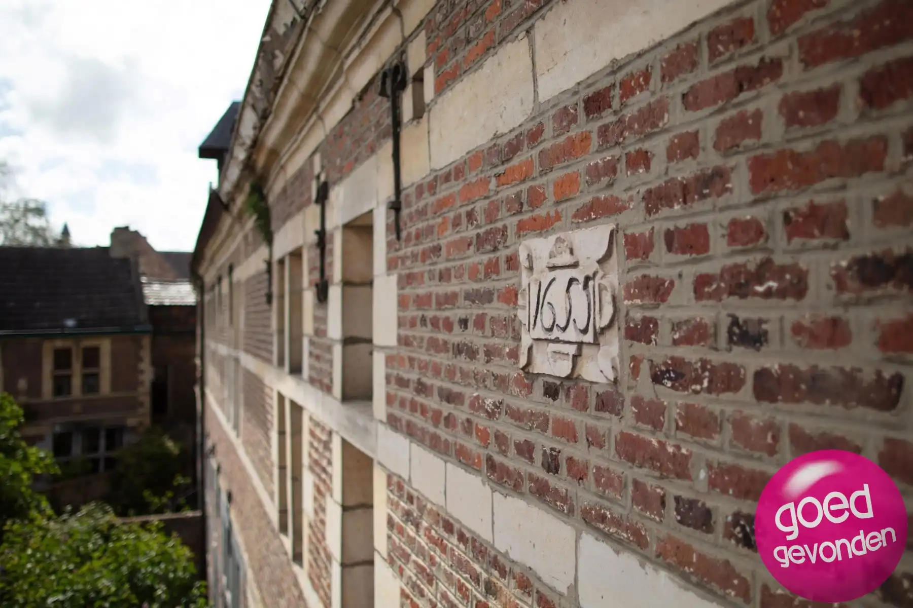 Authentieke begijnenwoning + bouwperceel met 6 garageboxen foto 8