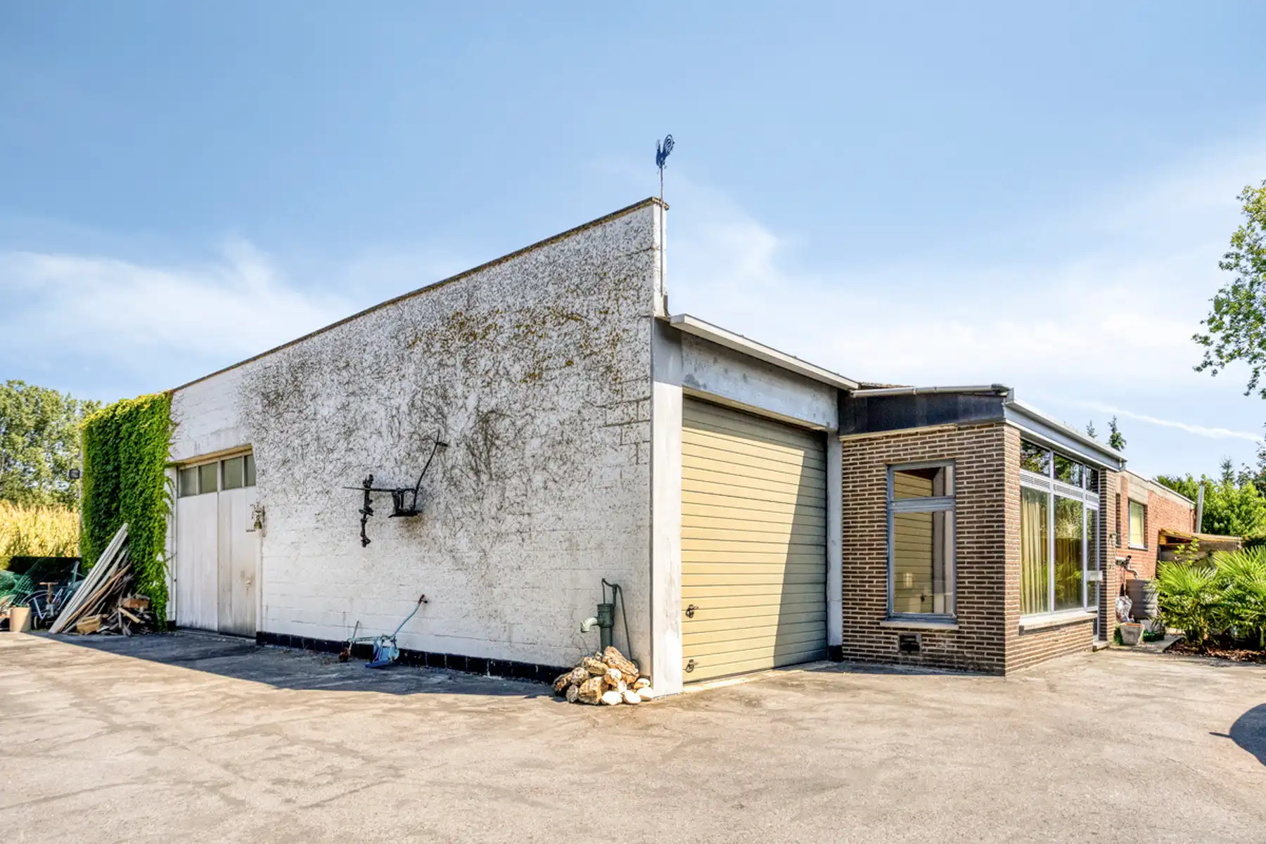 Bungalow (+/- 163 m²) + loods/werkplaats (>400 m²) + oprit foto 24