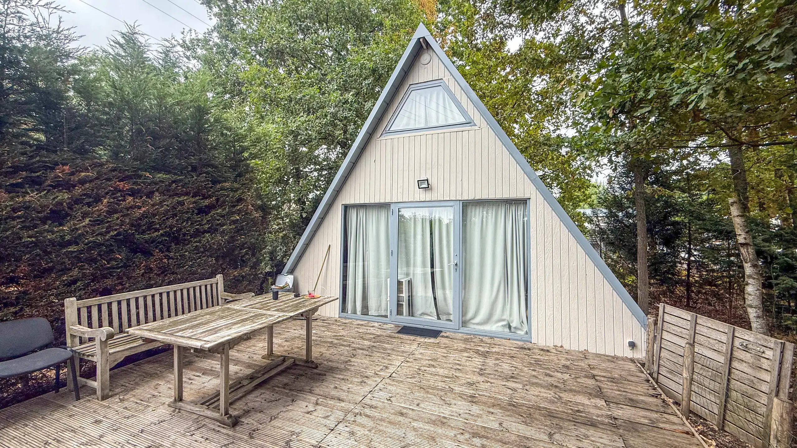 Gelijkvloerse woning met ruim magazijn en zwembad! foto 40