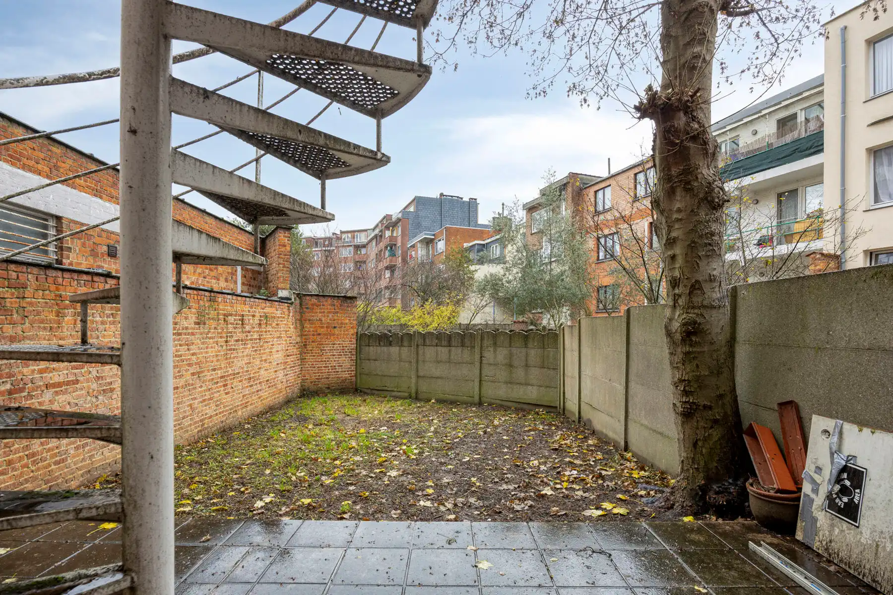 Gezinswoning met vier slaapkamers, tuin en ruime garage foto 34