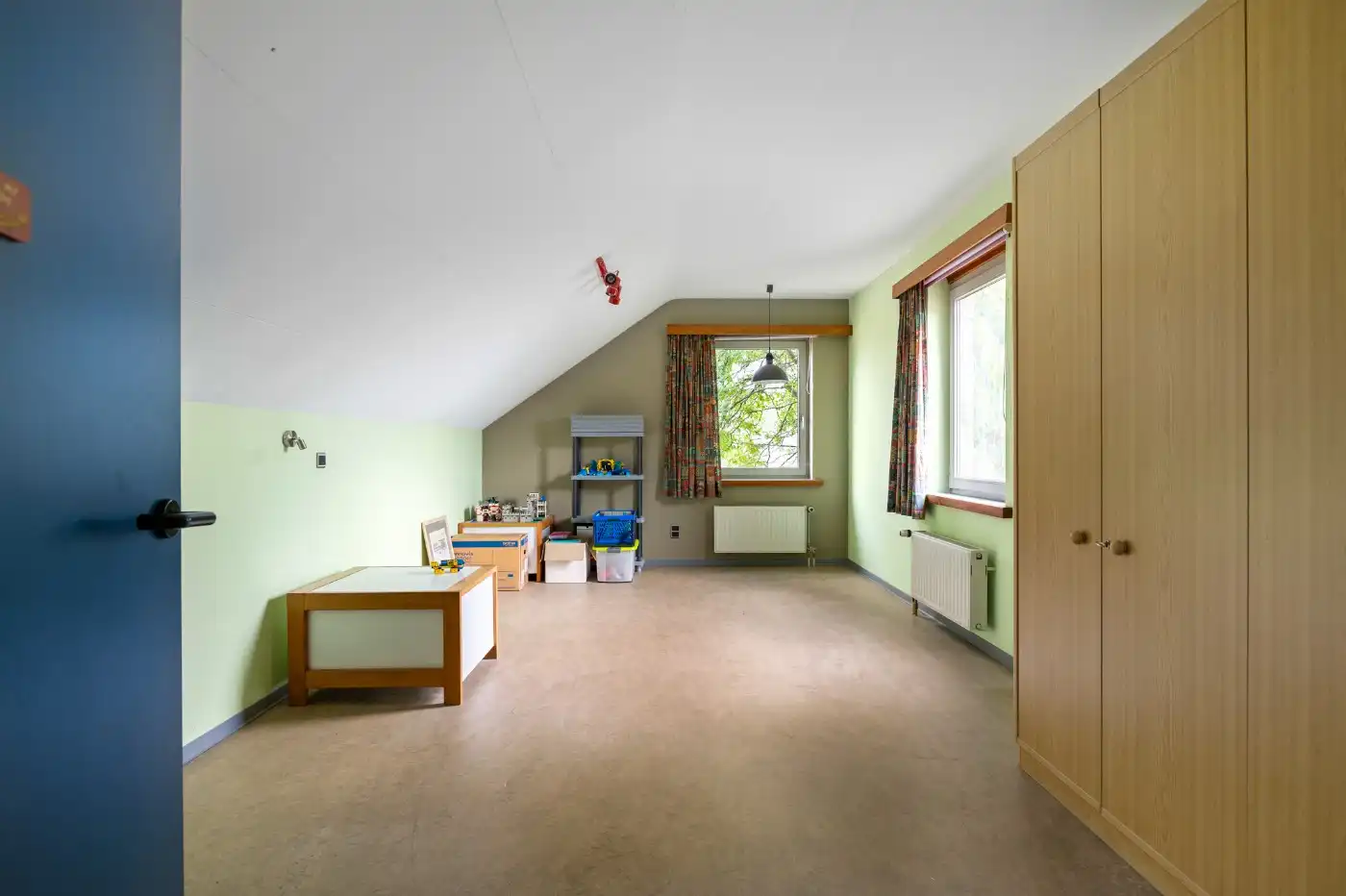 Vrijstaande architectenwoning met 5 slpk., atelier en dubbele garage op ruim perceel met zicht op de velden foto 22