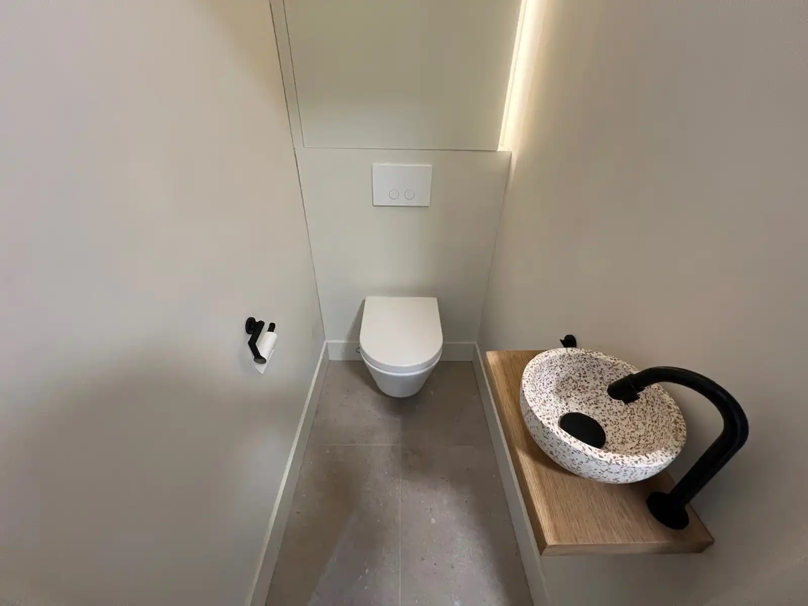 Centraal gelegen gerenoveerde woning met 2 slpk en terras foto 18