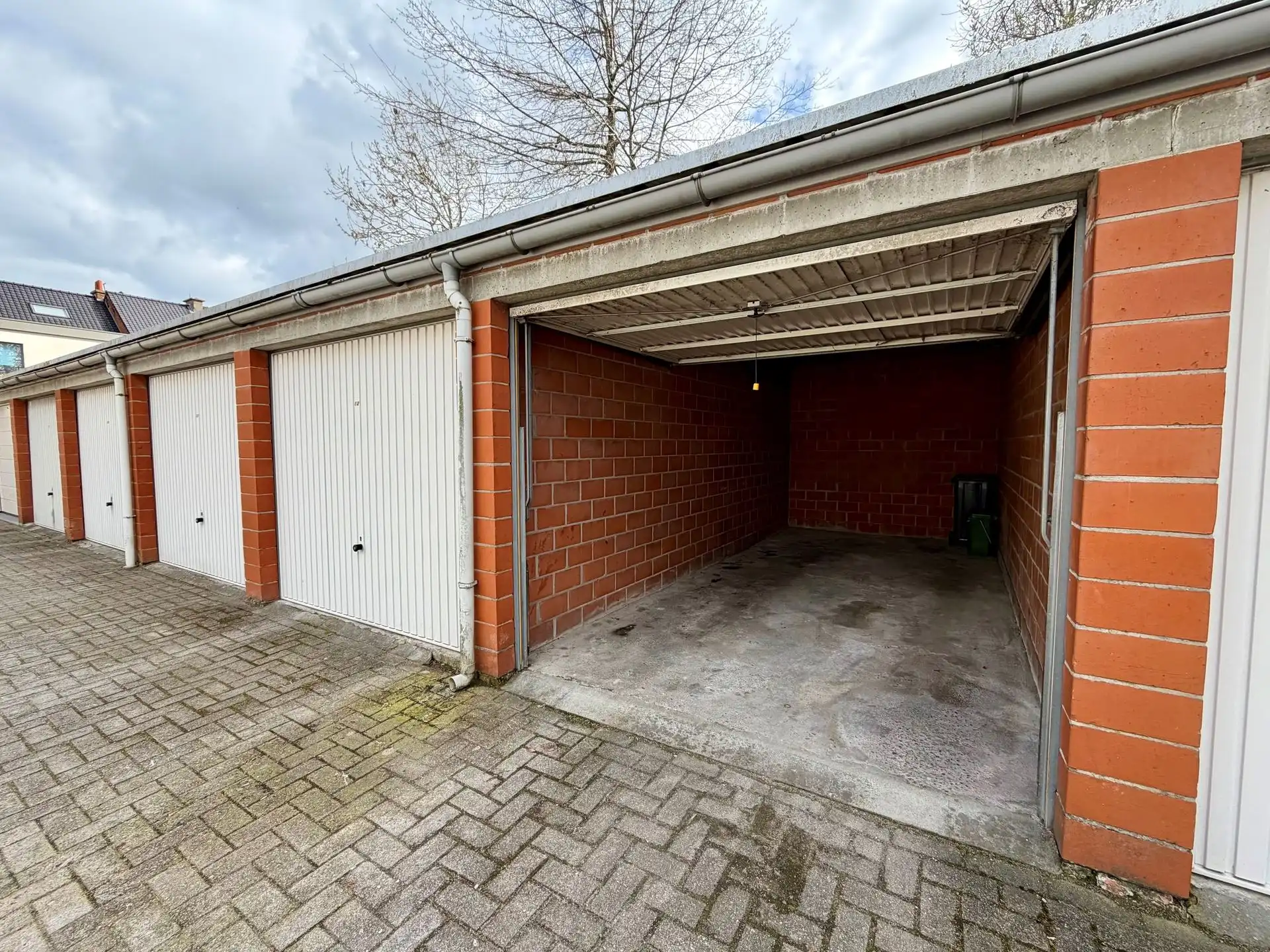 Centraal gelegen instapklaar appartement met garage foto 15