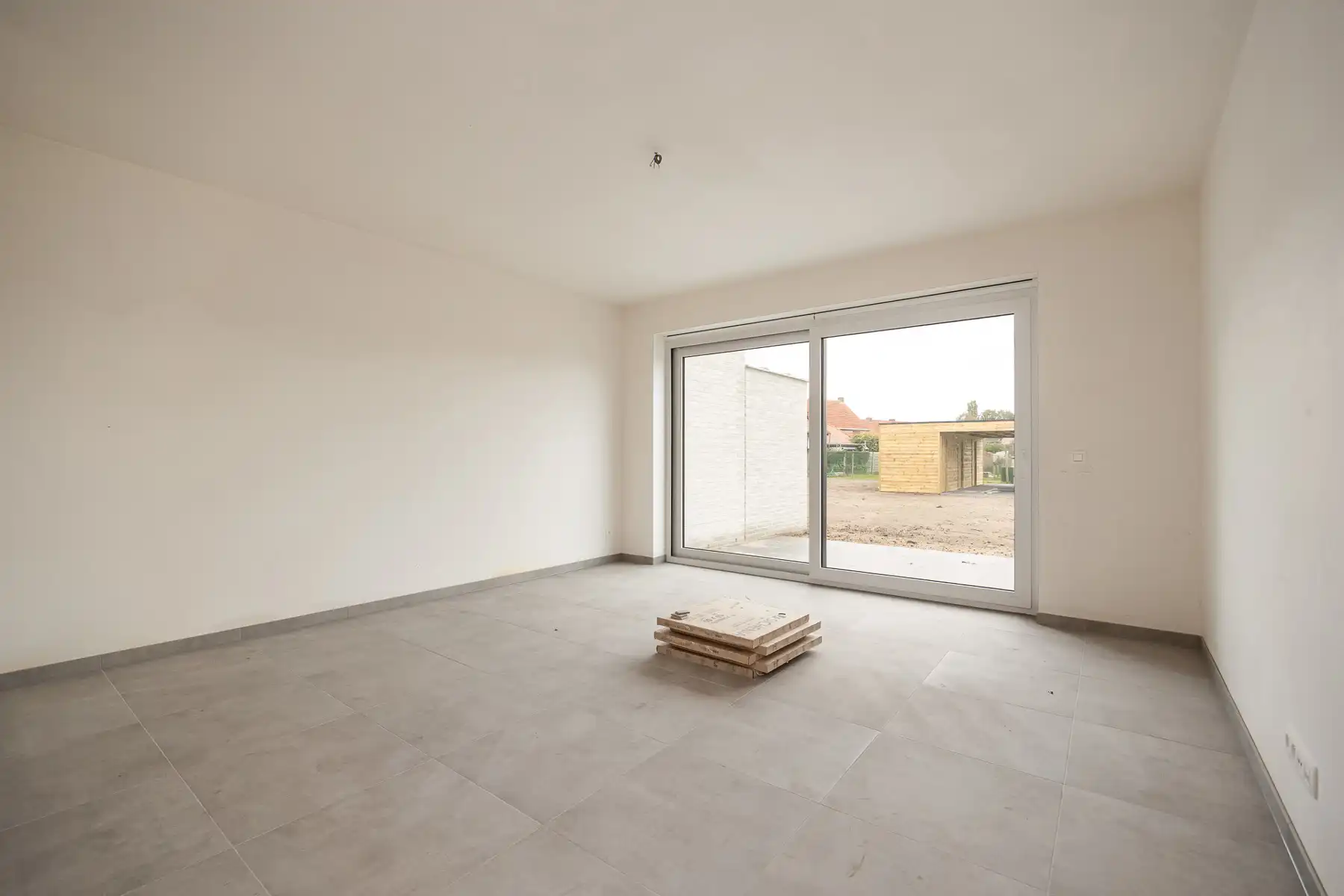 Halfopen woning met 3 slaapkamers en carport/fietsenberging op perceel van ca 320m² foto 10