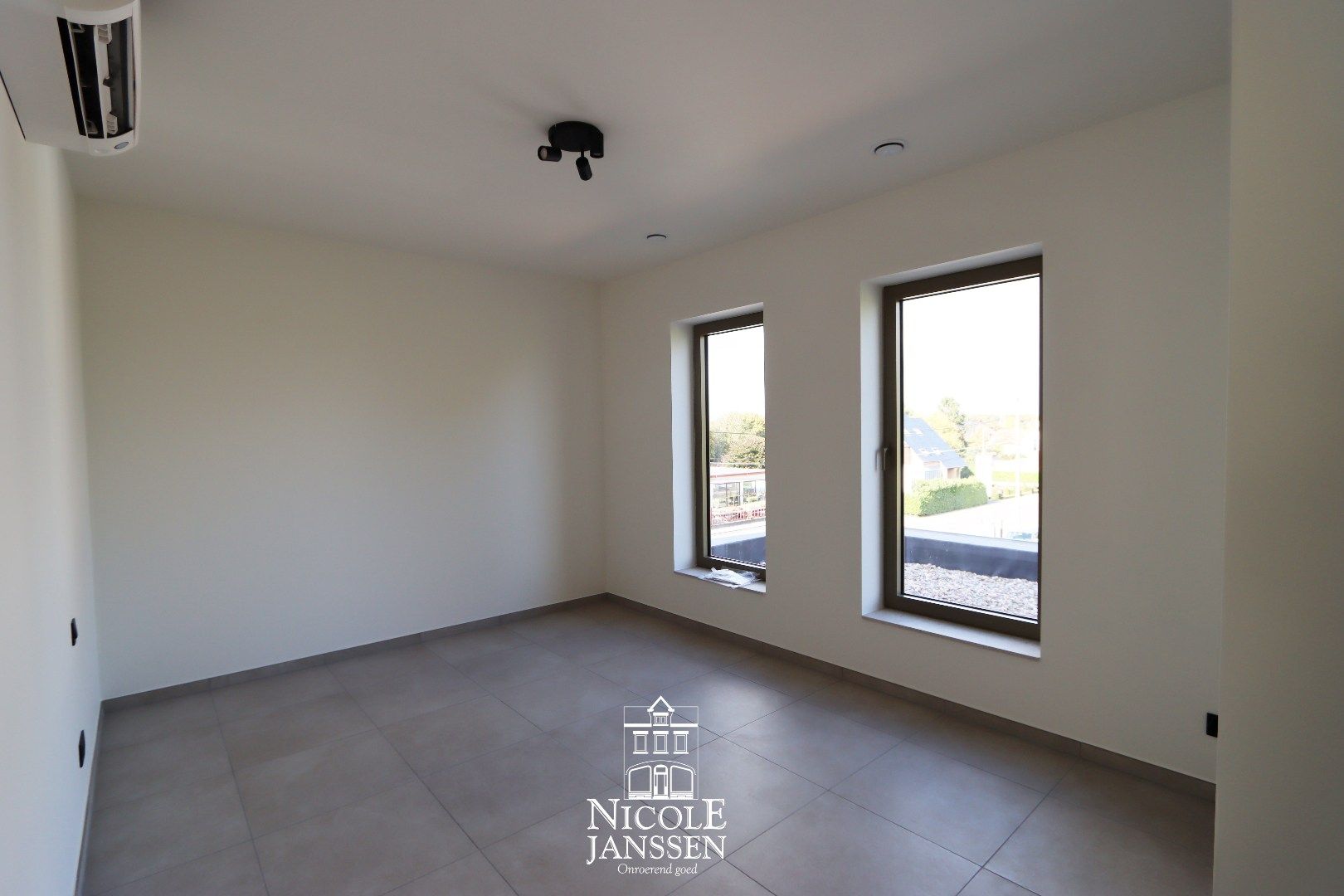 Penthouse met twee autostandplaatsen foto 15