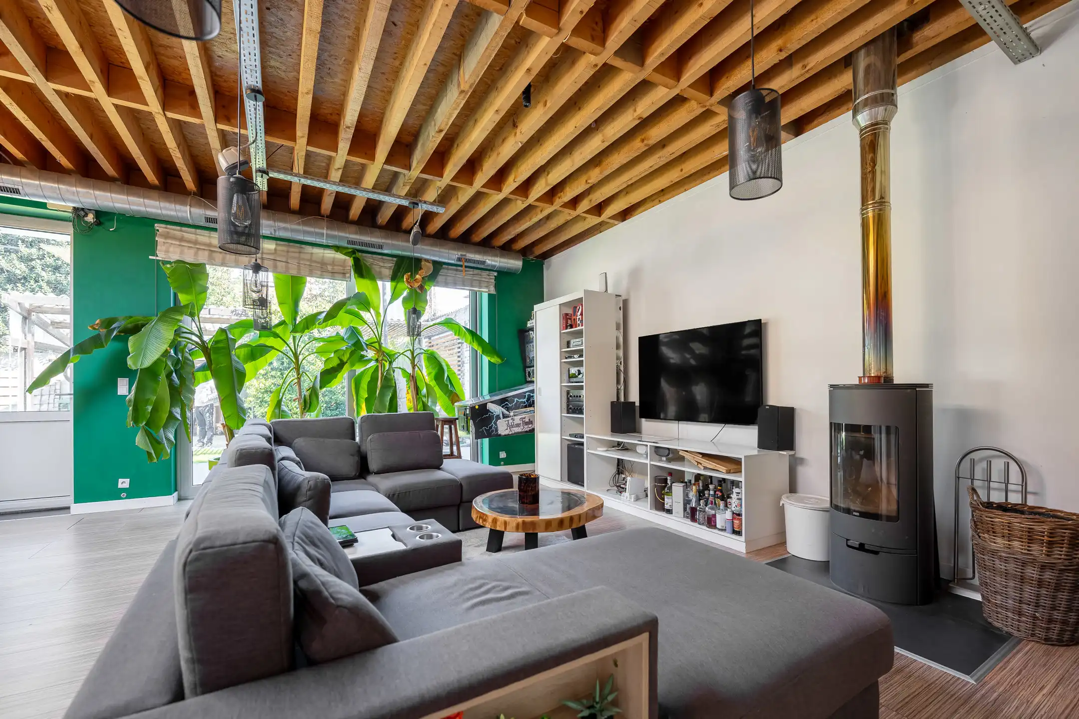 Verborgen loftwoning met tuin, parking & laadpaal in Deurne foto 9