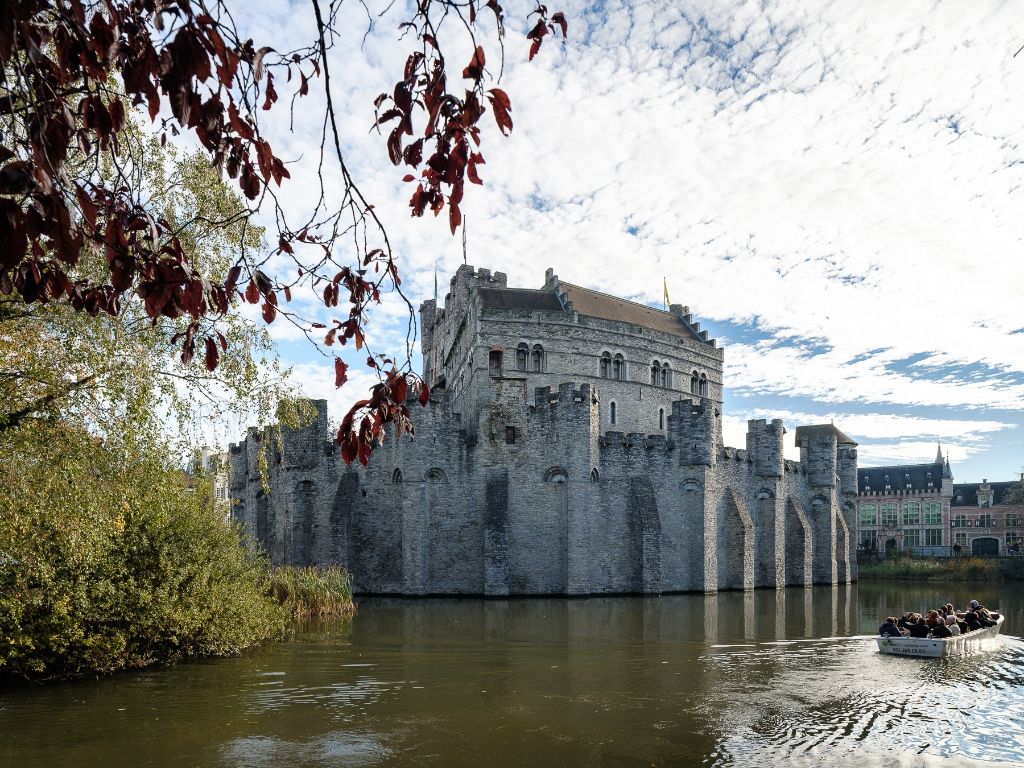 Gerenoveerde stadswoning met stadstuin en topligging aan het Gravensteen. foto 17