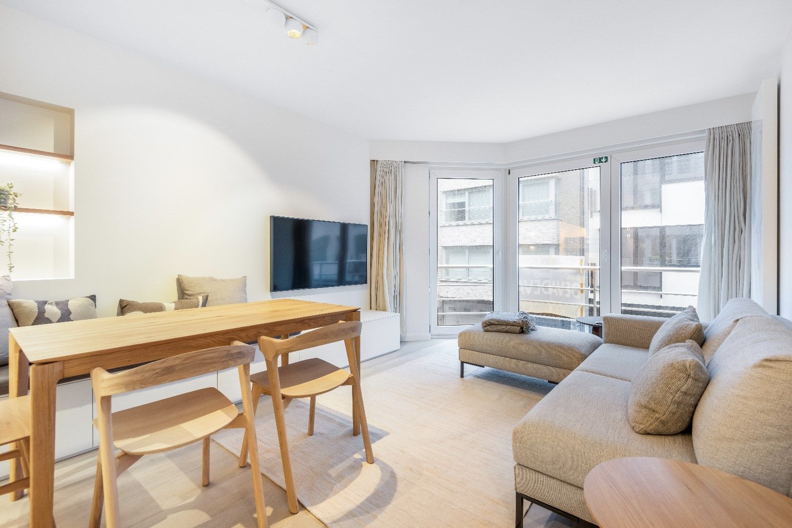 Appartement met zijdelings zeezicht gelegen tussen het Driehoeksplein en het Albertplein in het Zoute. foto 6