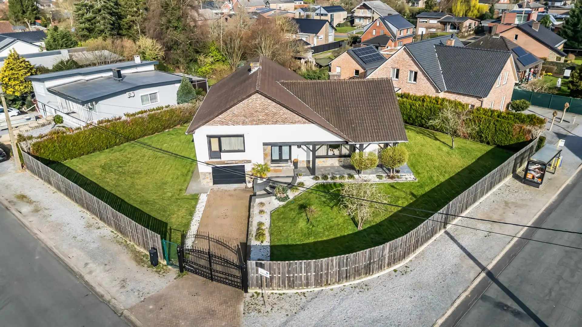 SFEERVOLLE KARAKTERWONING TE MAASMECHELEN MET 4 SLAAPKAMERS foto 2