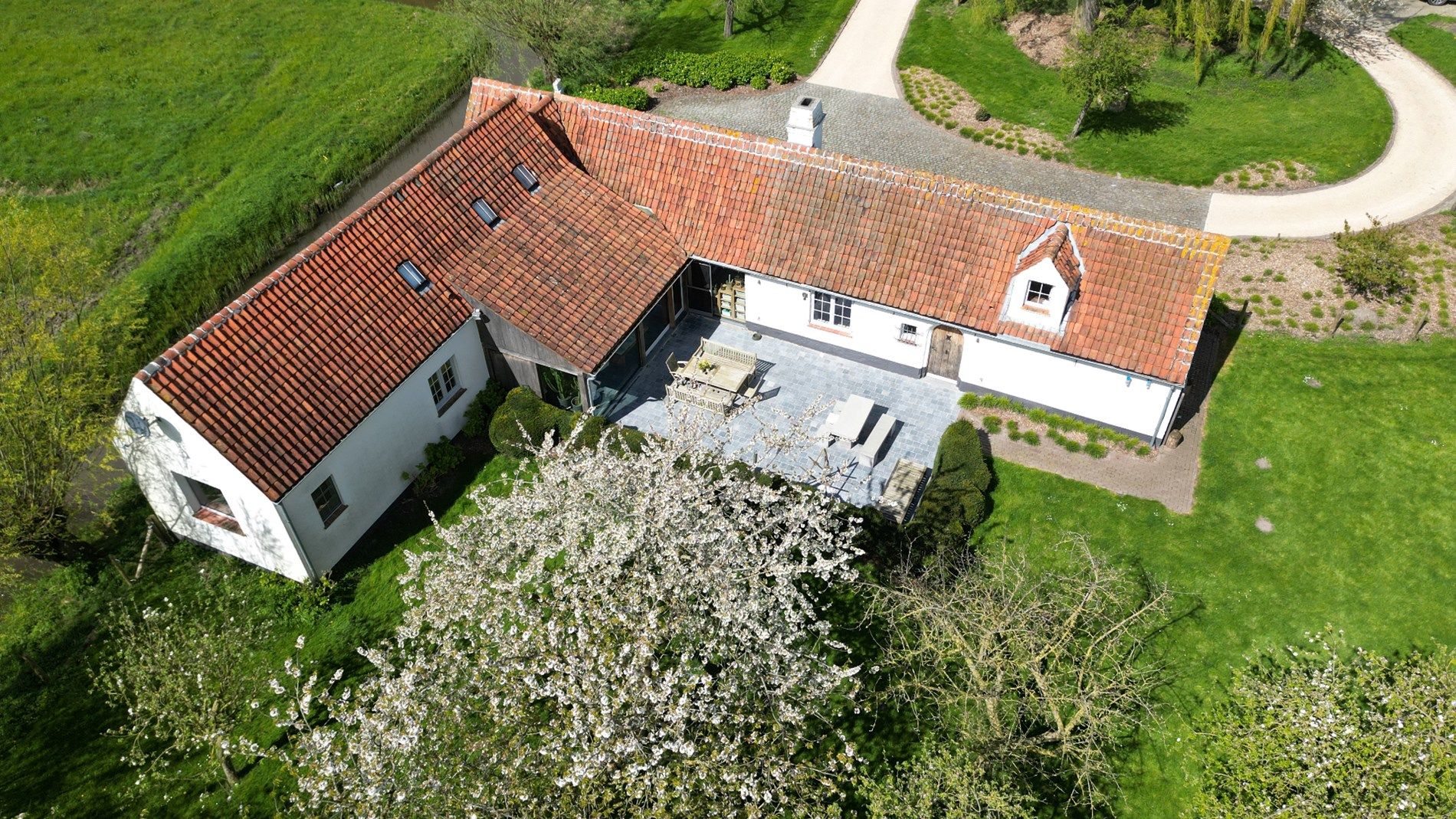 Uniek en zeer rustig gelegen hoeve op 3,9 Ha nabij Damme. foto 6