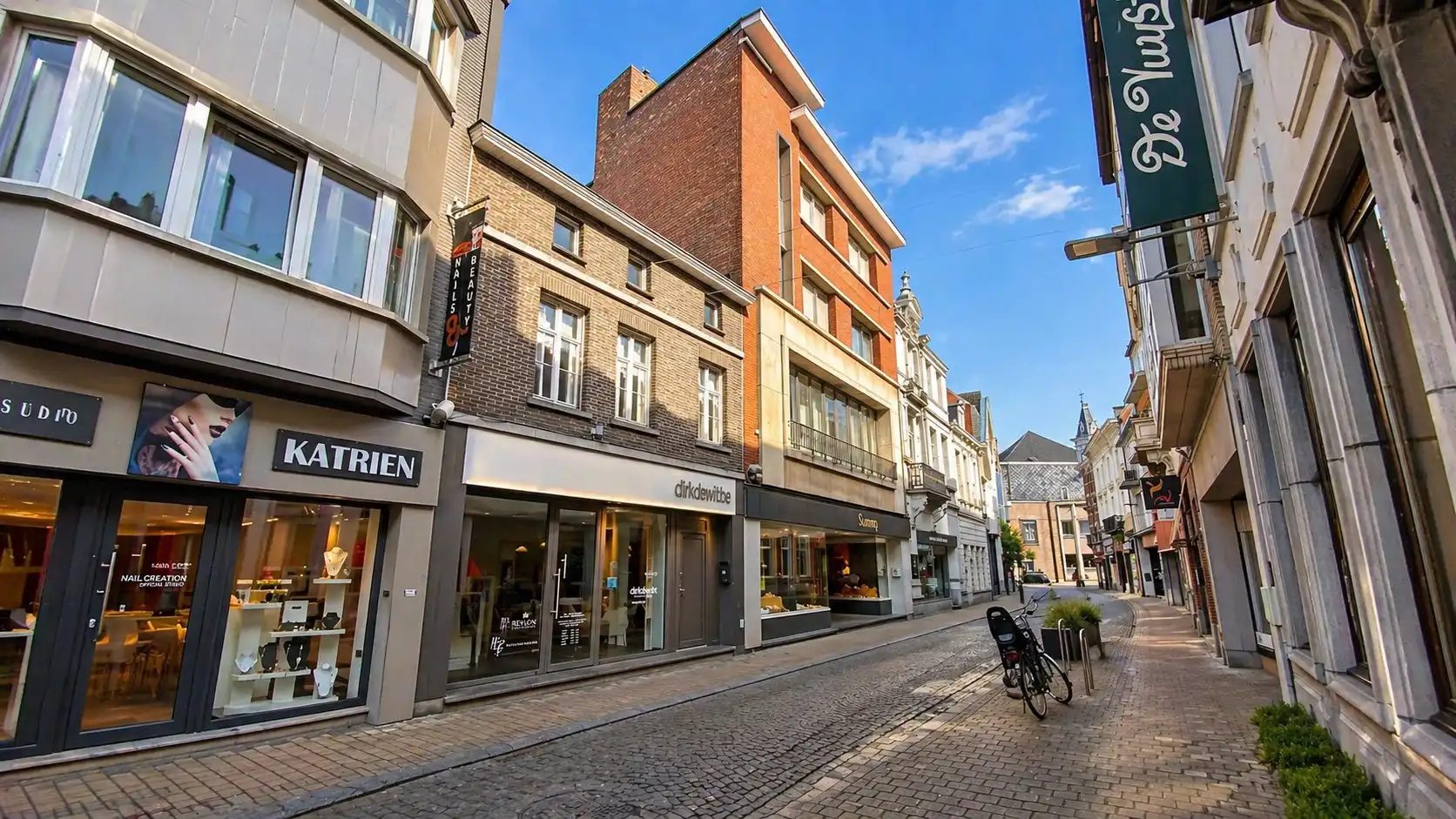 Top gelegen instapklaar handelspand te Lokeren - Kerkstraat foto 3