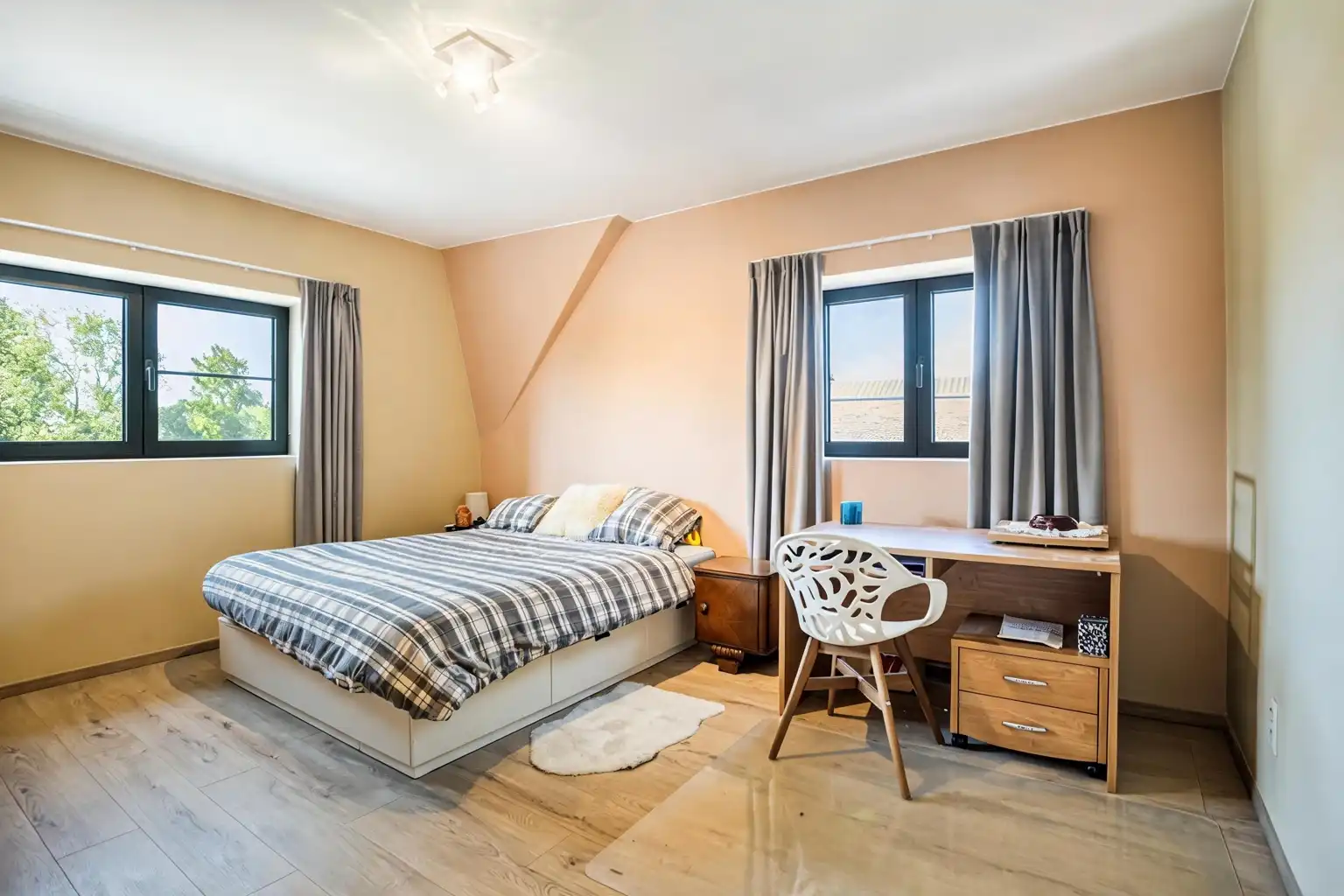 MOOIE, VOLLEDIG GERENOVEERDE WONING MET TUIN  foto 16