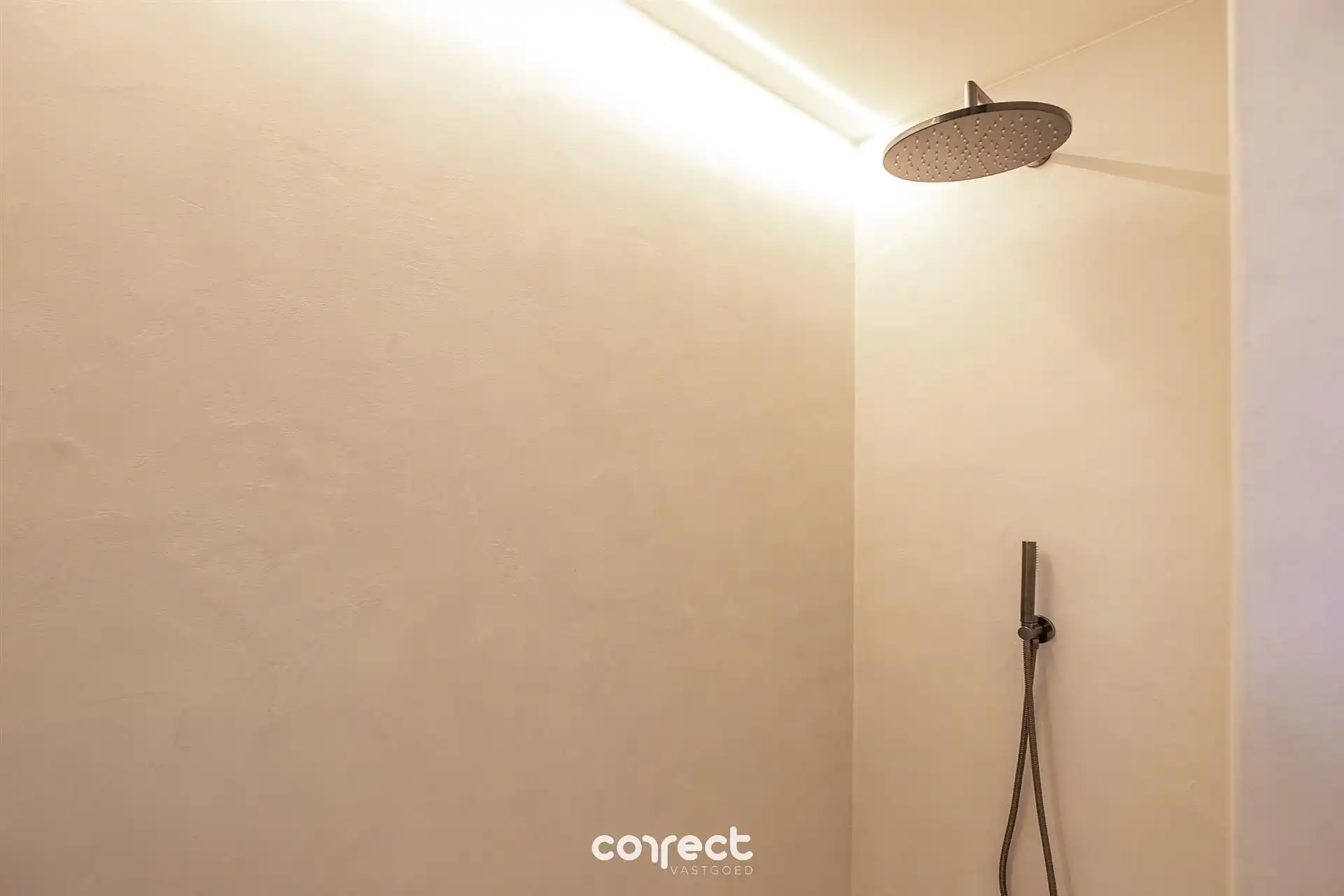 Volledig vernieuwde hoekwoning. foto 14