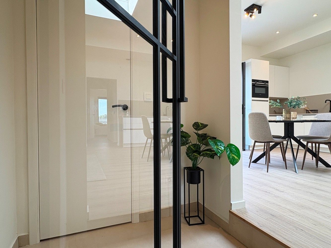 Prachtig gerenoveerde interbellum BEN-woning met diepe, zonnige tuin te Afsnee foto 15