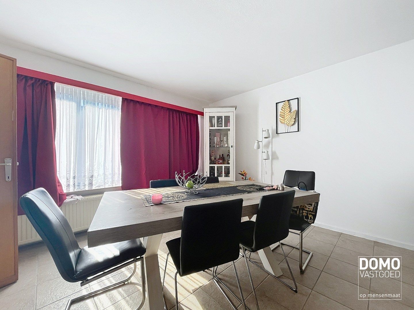 GELIJKVLOERS APPARTEMENT MET 2 SLAAPKAMERS EN GARAGE GELEGEN IN HET CENTRUM VAN BERINGEN foto 3