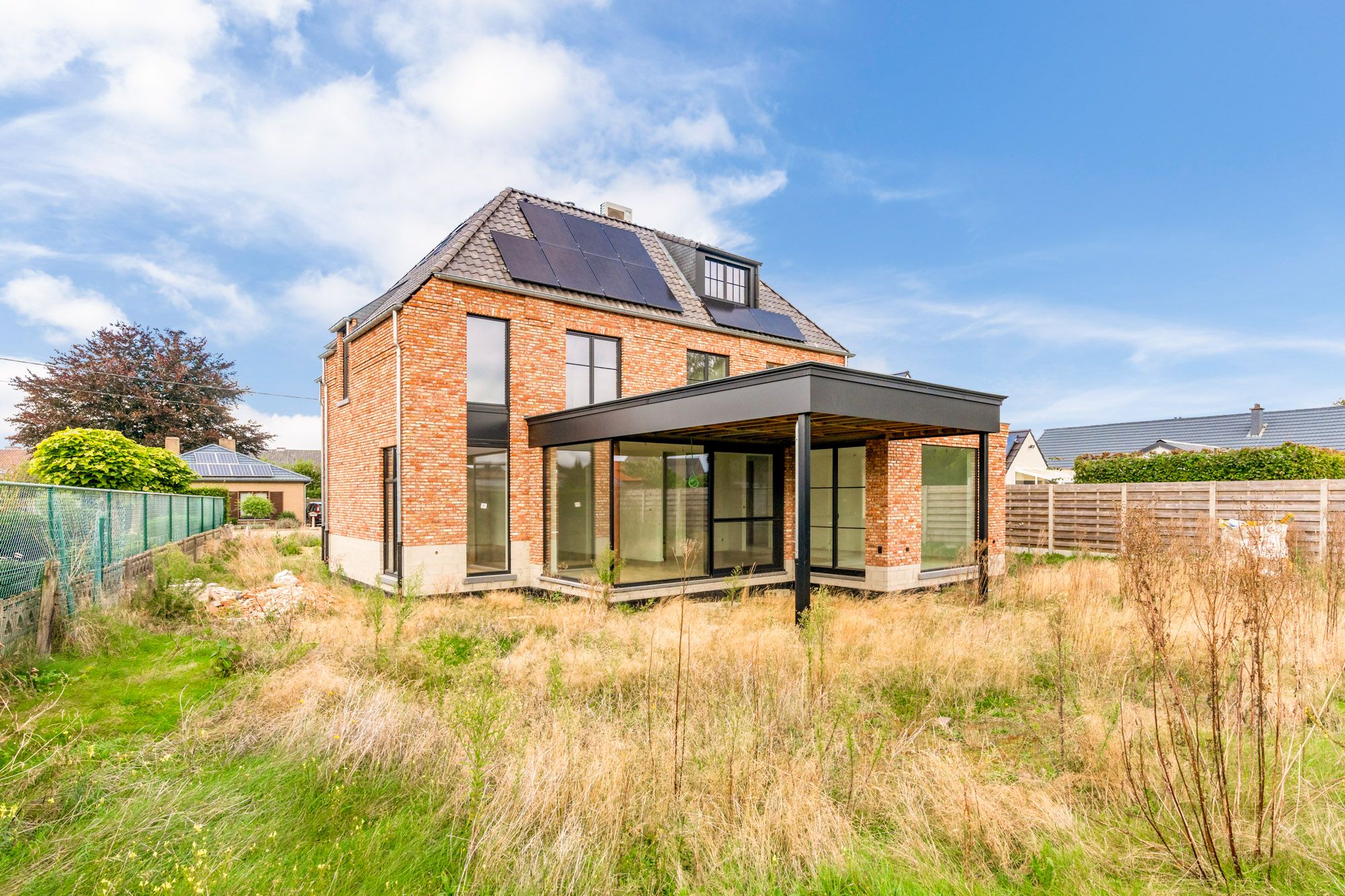 IDEALIS VASTGOED - BIJZONDERE WONING OP EEN KNAP PERCEEL VAN 10A 25CA OP RESIDENTIELE LOCATIE! foto 7