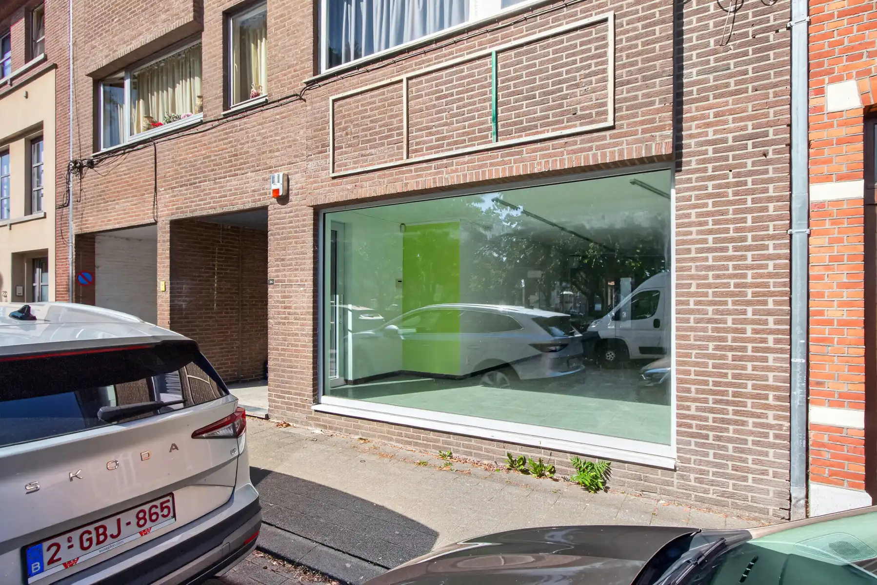 KANTOOR of HANDEL met RUIME PARKING en TERRAS - CENTRUM STAD foto 2