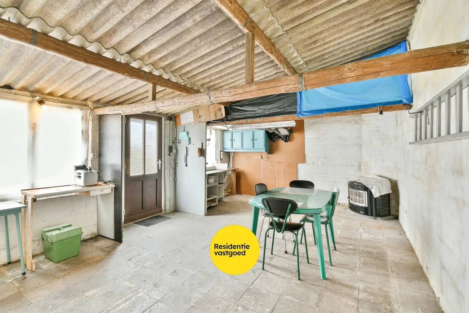 Te renoveren gezinswoning met drie slaapkamers en zongerichte tuin foto 16