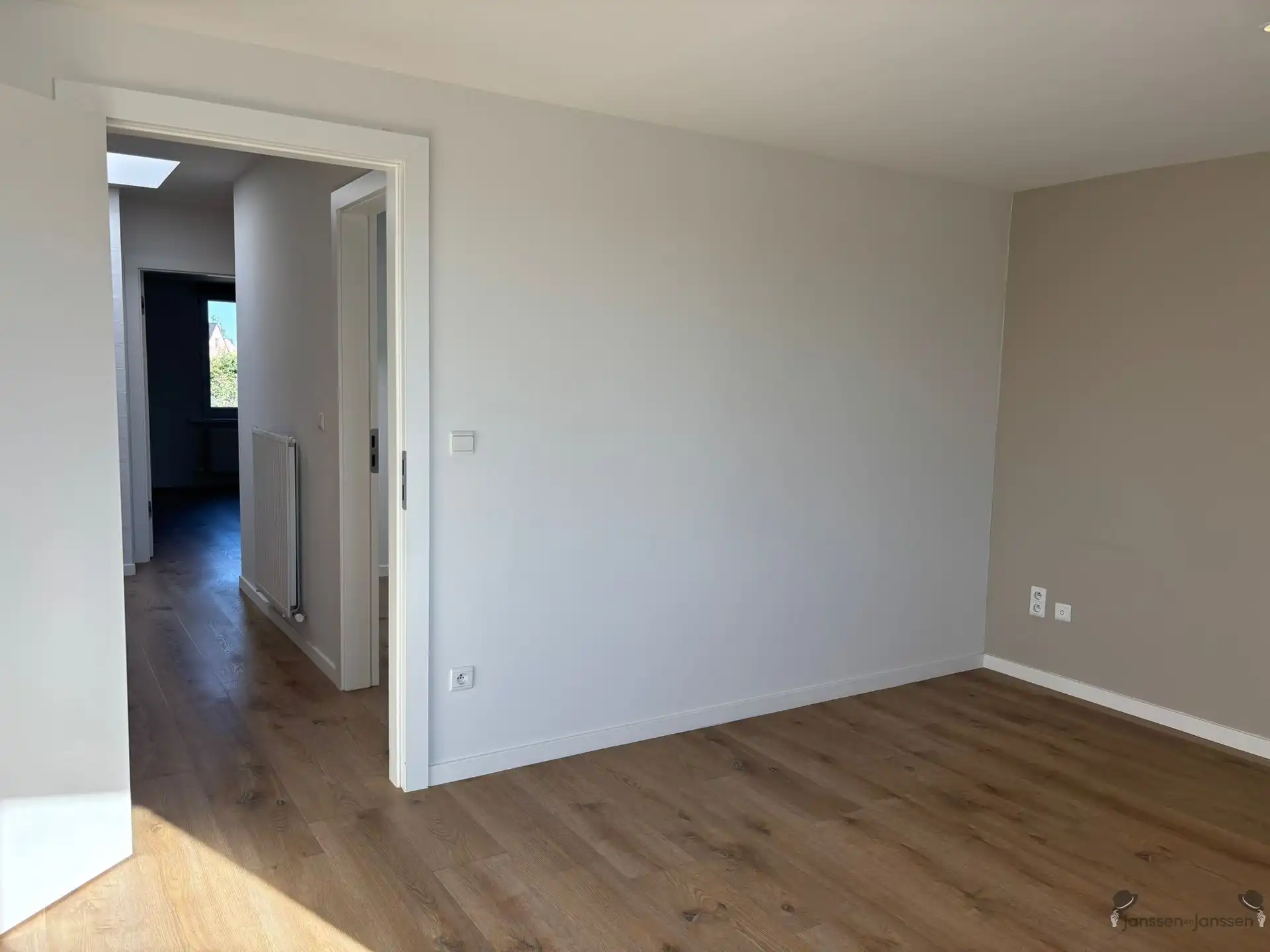 Ruim en volledig vernieuwd appartement met grote leefruimte in Sint-Lenaarts foto 16