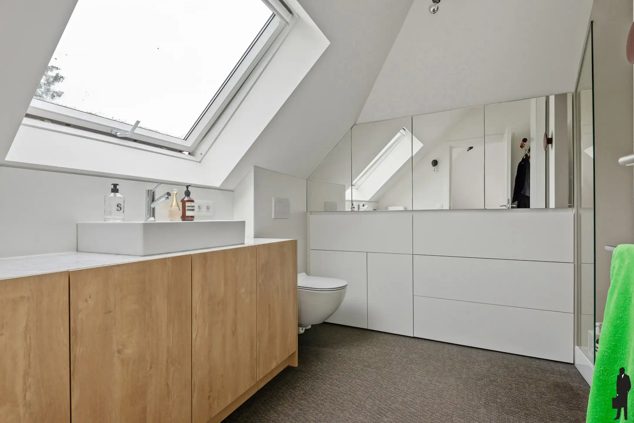 Zeer ruime woning (ca.250m²) met 6 slaapkamers & 2 badkamers foto 21