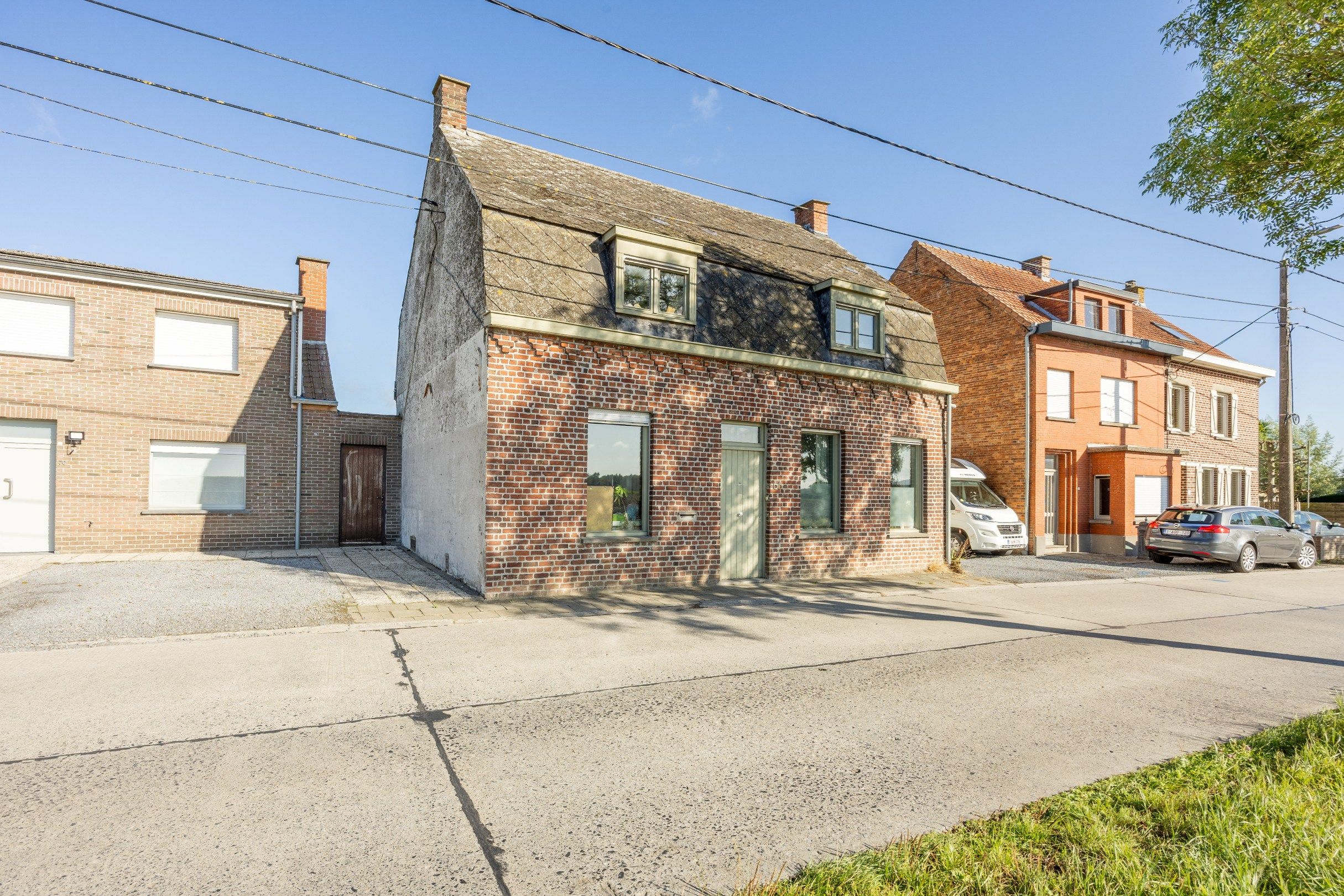 Hoofdfoto van de publicatie: RUIME WONING MET TUIN EN UITWEG