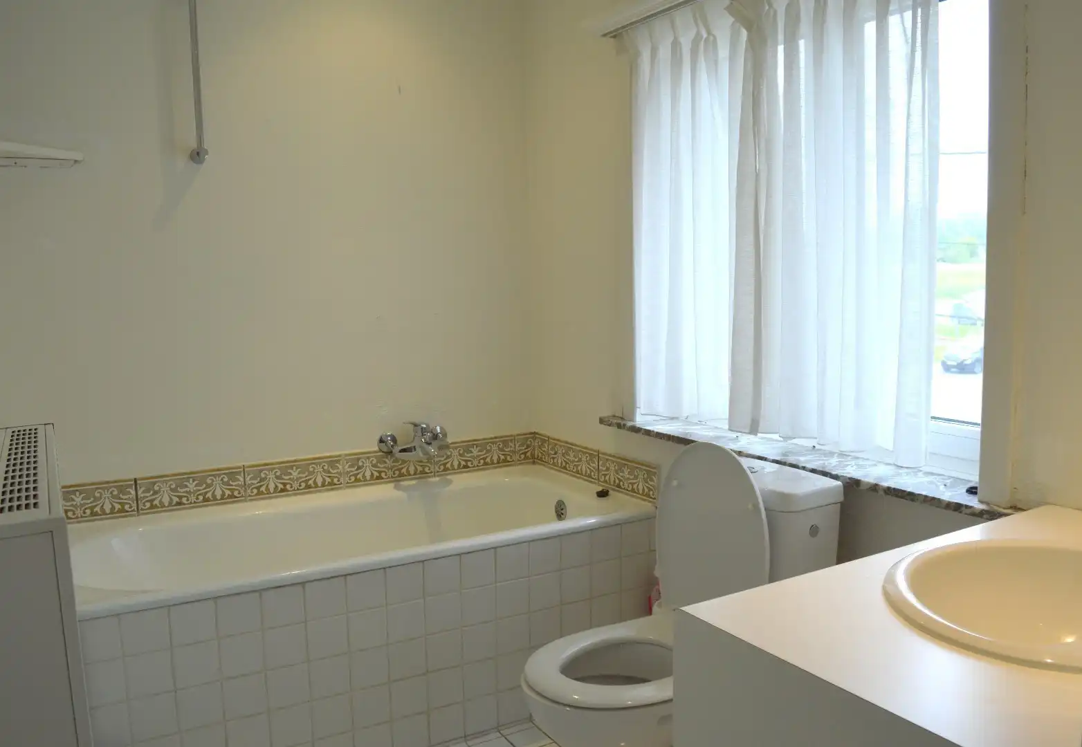 Ruime woning met garage, tuin en 3 slaapkamers in Kortrijk foto 14