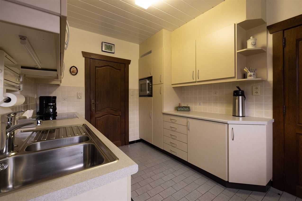 Netjes onderhouden woning op 11a95 grenzend aan agrarisch gebied foto 8