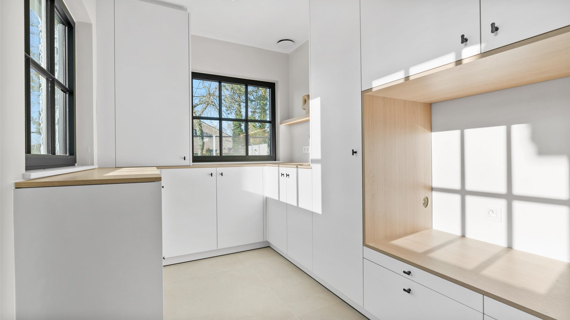 Exclusief hippisch eigendom met binnen- en buitenpiste, paardenstallen foto 24