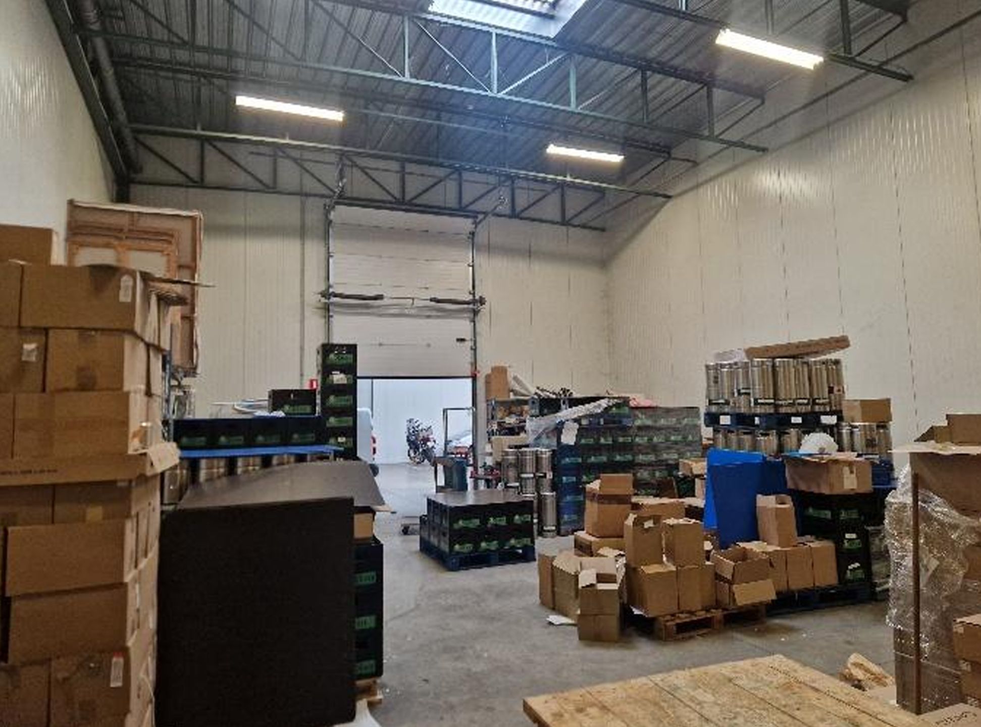 Magazijn te huur met een oppervlakte van 150 m².  foto 4