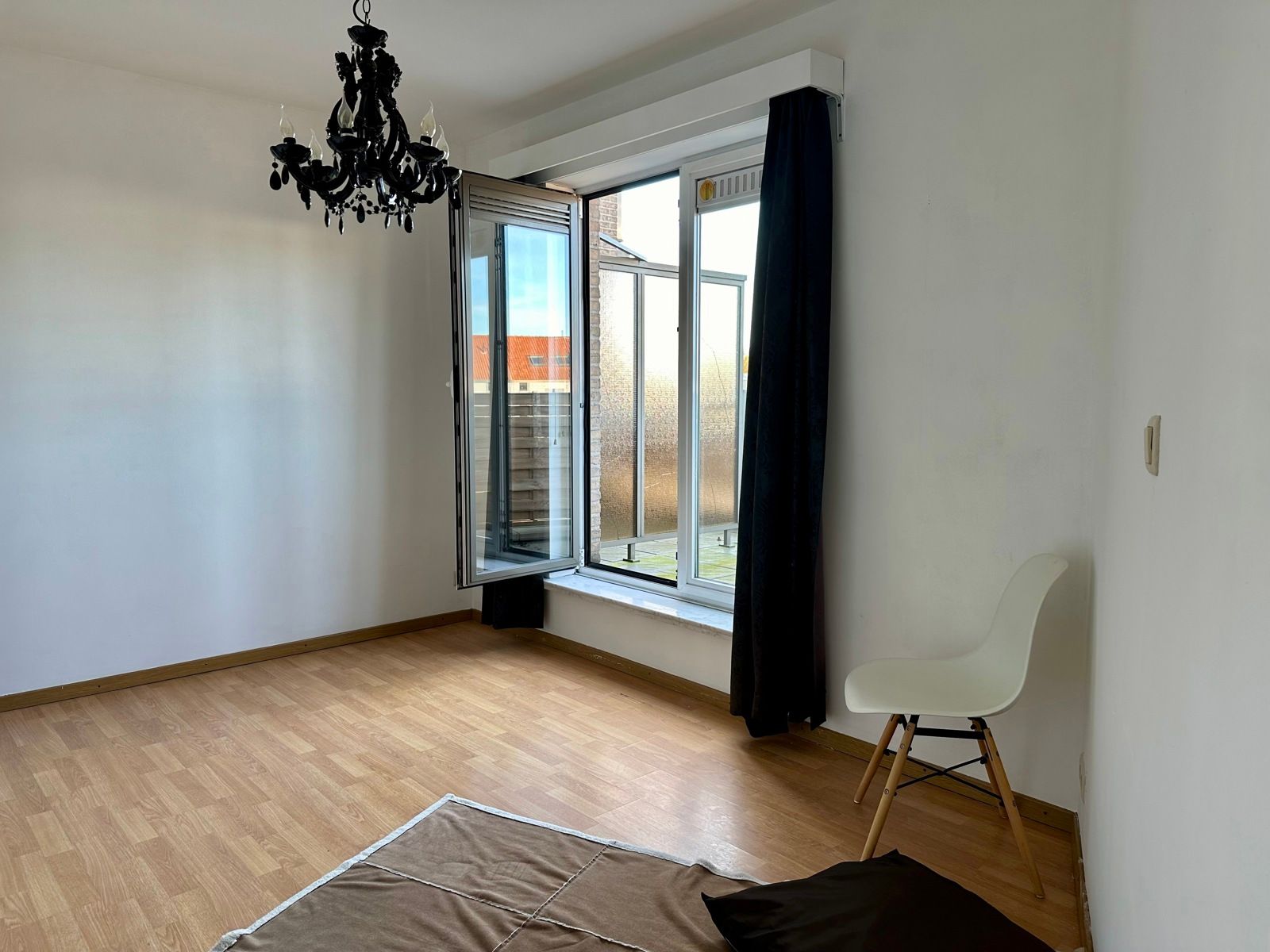 Lichtrijk appartement in centrum Merelbeke foto 4