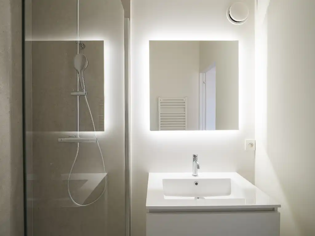 Centrum Gent – lichtrijk gerenoveerd twee slaapkamerappartement met terras en zicht over de Bijloke en de Leie. foto 14